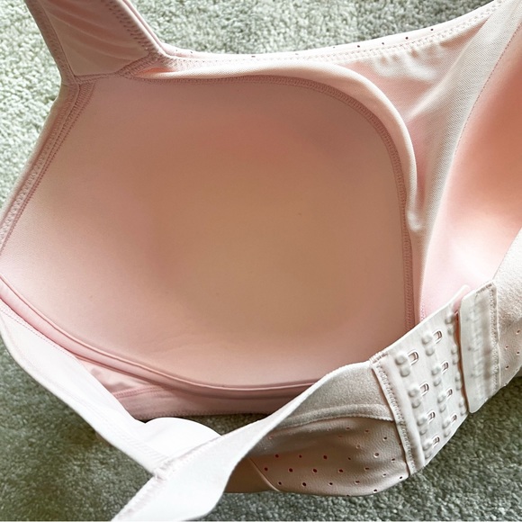 LULULEMON BABY PINK MOLDED CUP SPORTS BRA SIZE 38G Comfortable Barbie Workout - Picture 3 of 6